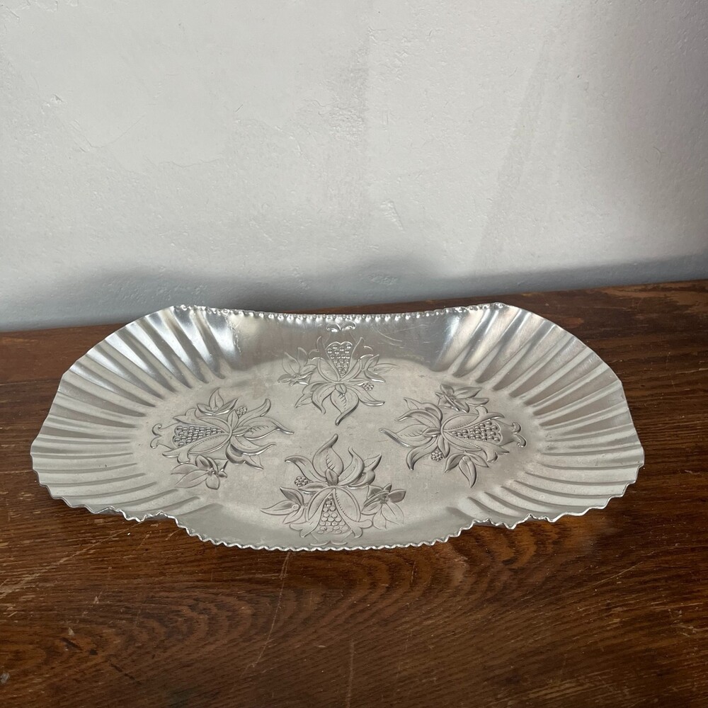 VTG Hammered Aluminum Serving Tray Floral Embossed Scalloped Edge 11x6 MCM Decor